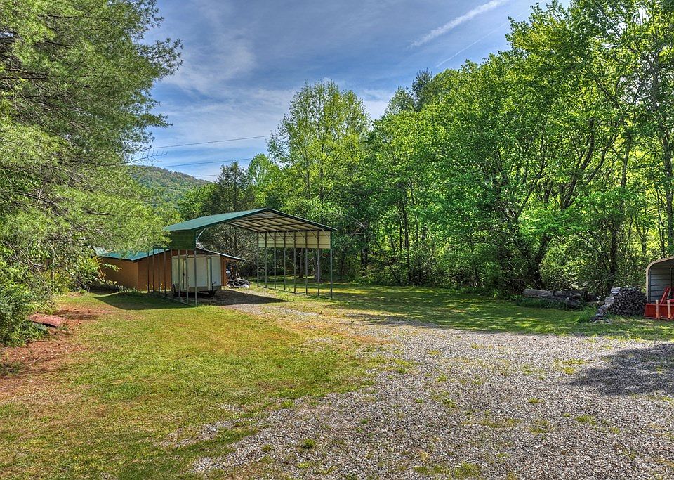 19th image of 111 Candlewood Ln