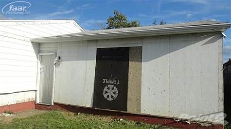 2nd image of 1422 Banbury Pl