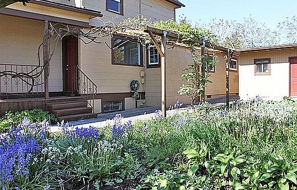 Enclosed garden area