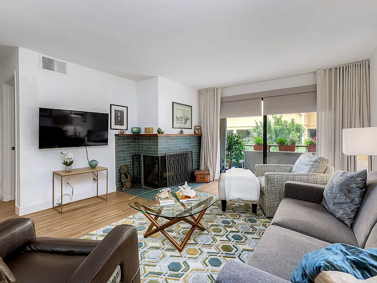 3940 Dove St #207 — Photo 6