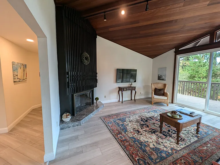 4059 Crest Rd — Photo 6
