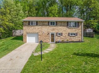 203 Blaze Dr, Glenshaw, PA 15116