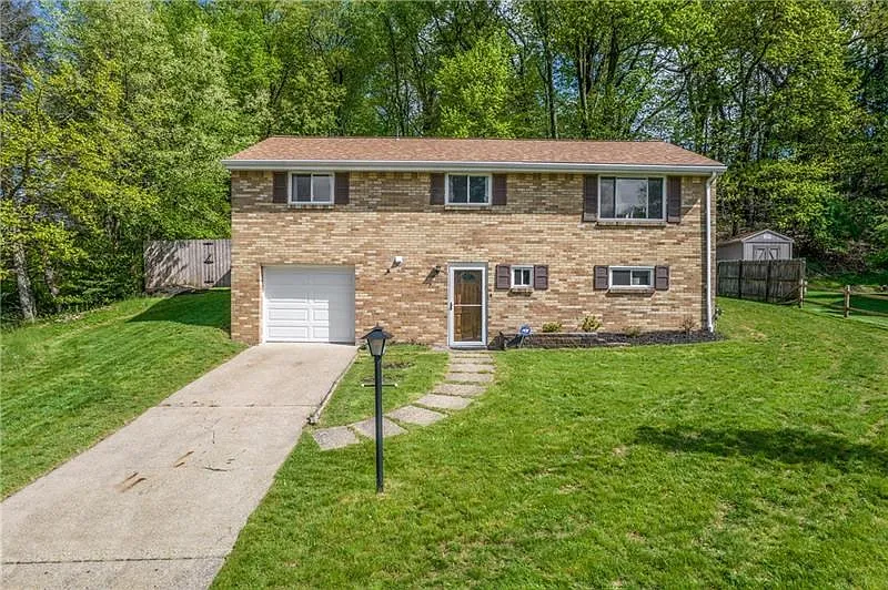 203 Blaze Dr photo 1