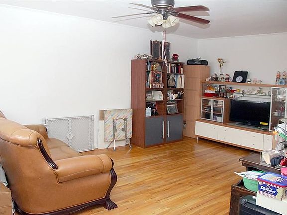2nd image of 9709 Avenue