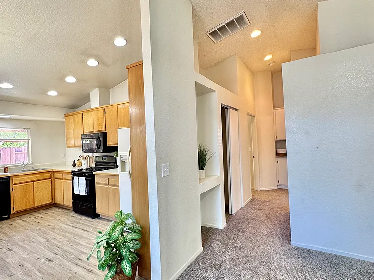 7607 Water View Way — Photo 6