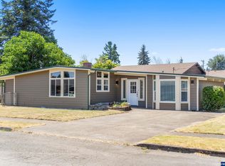910 W Locust St, Stayton, OR 97383