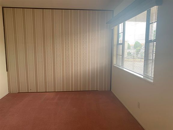 5th image of 503 S Hickory Dr