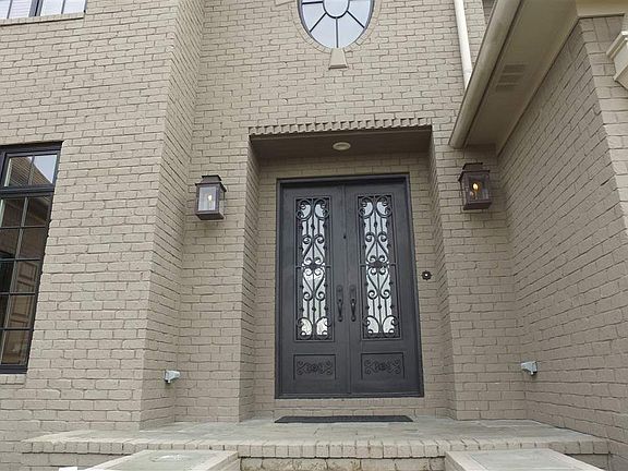 2nd image of 34 Hampton Pl