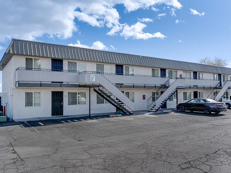 Red Rock Cove Apartments — Photo 38