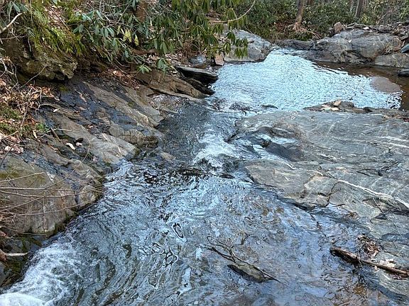 3rd image of 324 Marble Mine Rd