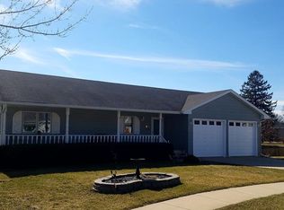 403 E 7th Street Pl S, Newton, IA 50208