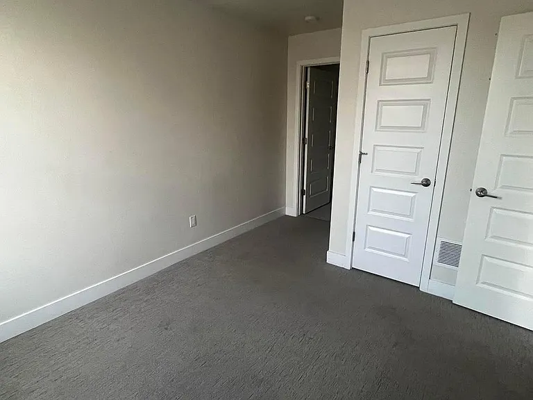 3464 E 31st Ave — Photo 5
