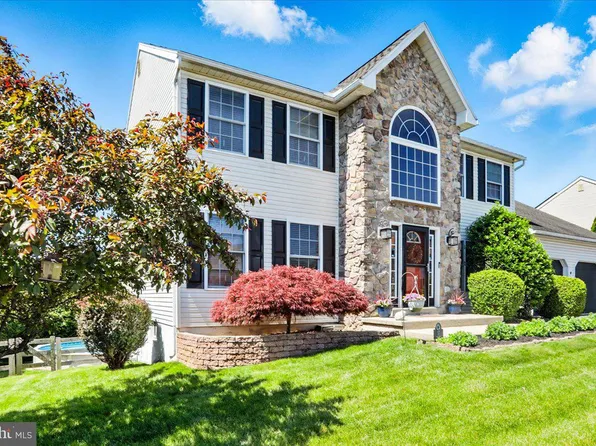 17 Shelly Dr, Sinking Spring, PA 19608