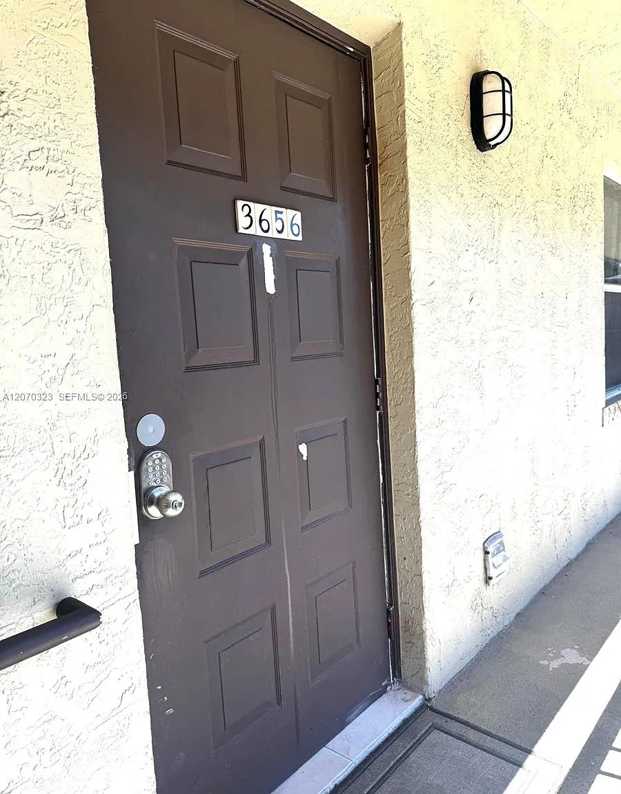 Gardens Of Sunrise Condo — Photo 2