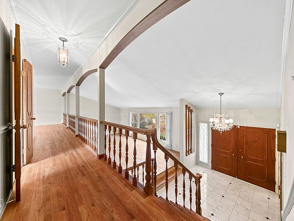 4th image of 912 Dorset Dr