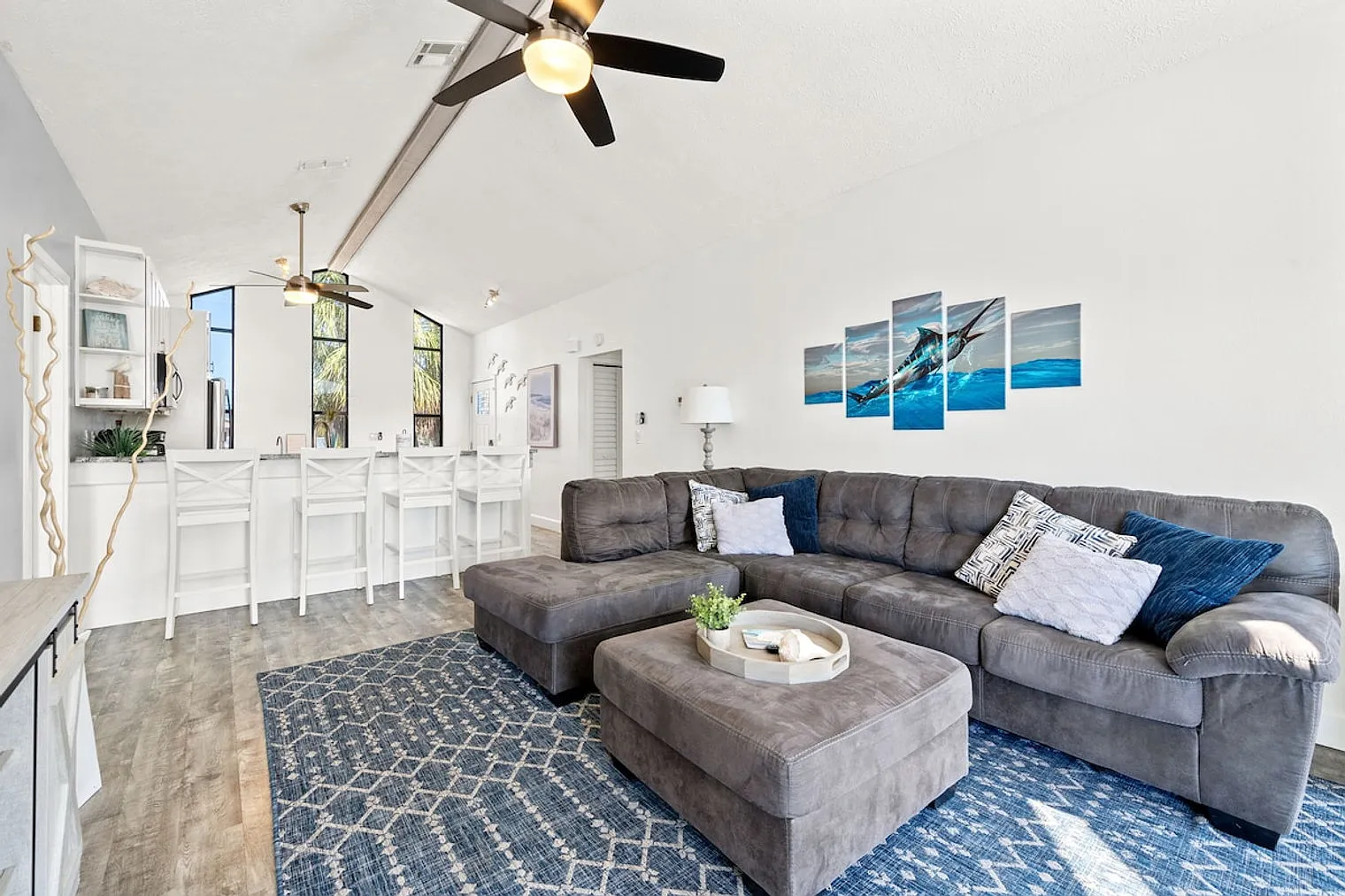 4 bed, 3.0 bath, $4,096 — Photo 2