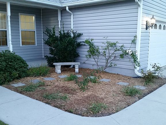 Flower bed in front