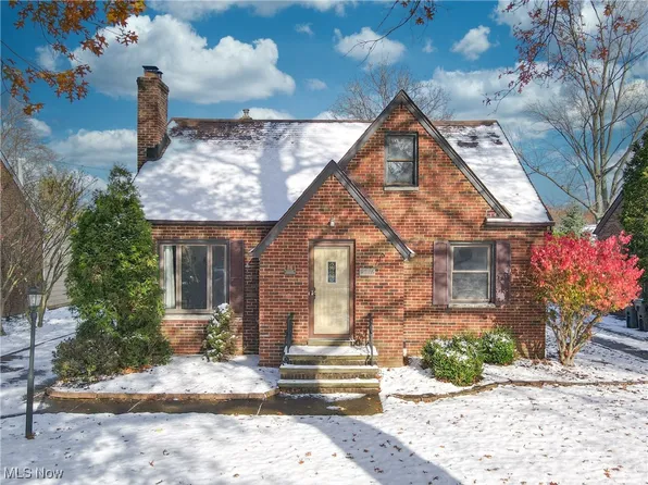 9516 Elsmere Dr, Parma, OH 44130