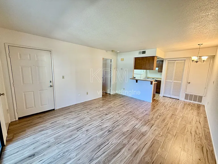 1537 Pyrenees Ave #22 — Photo 4