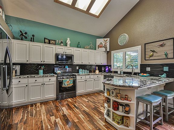 4th image of 10181 River Park Cir