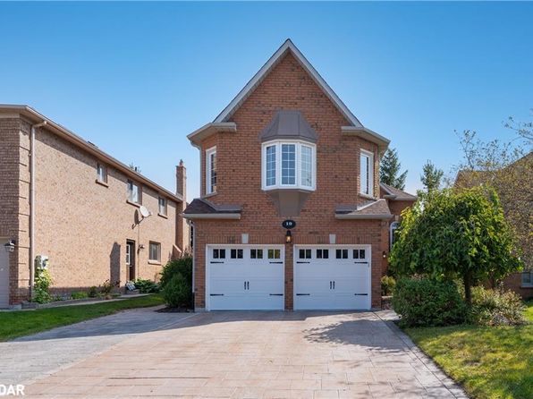 19 Grand Forest Dr, Barrie, ON L4N 7E7