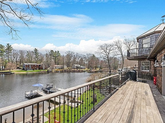 5th image of 36 Lake Sargent Dr