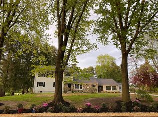 1107 W Valley Rd, Wayne, PA 19087