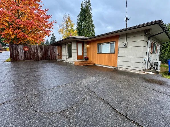 2211 E 18th St, Vancouver, WA 98661