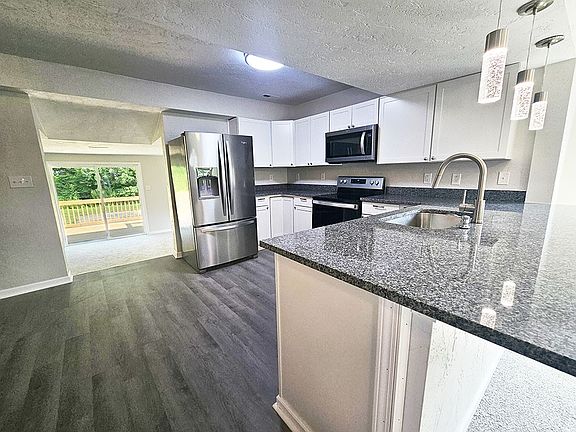 5th image of 1204 Manor Ave