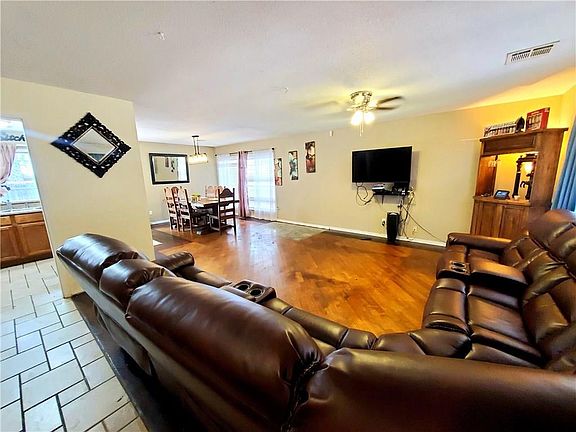 4th image of 6736 Tall Oaks Dr