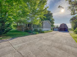 4556 Cherokee Dr, Strawberry Plains, TN 37871