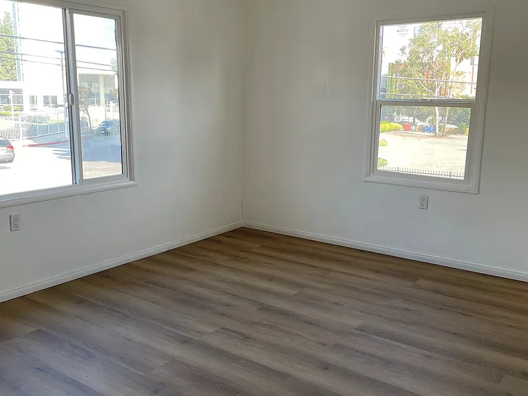 2300 W Ocean View Ave #3 — Photo 5