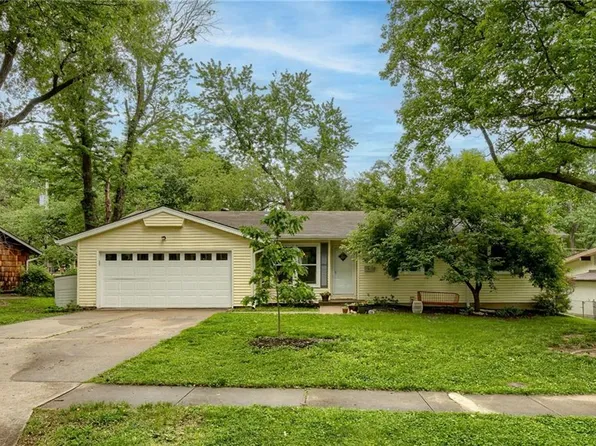 9105 W 93rd St, Overland Park, KS 66212