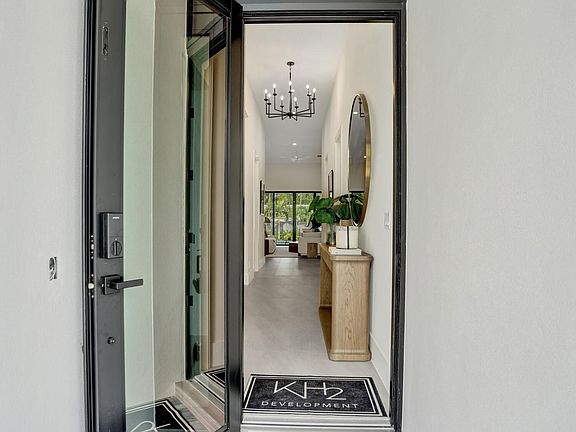 4th image of 1523 NE 17th Way