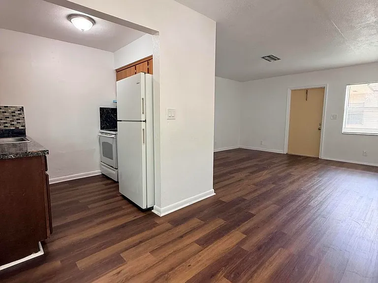 4001 NW 31st Ave #4 — Photo 7