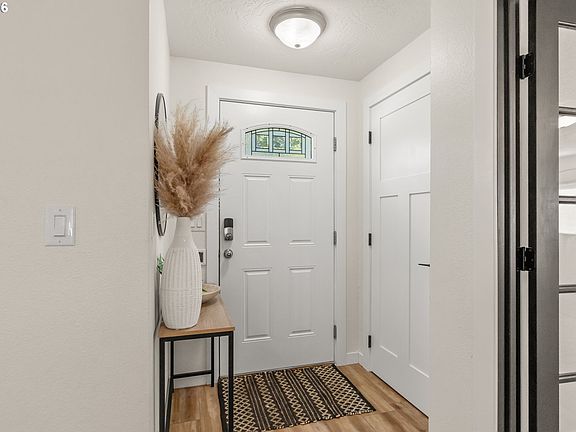 4th image of 1522 Ash Ave