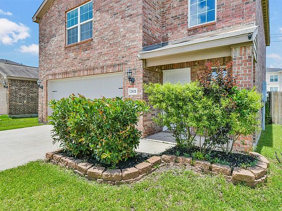 2nd image of 2921 Seacrest Ln