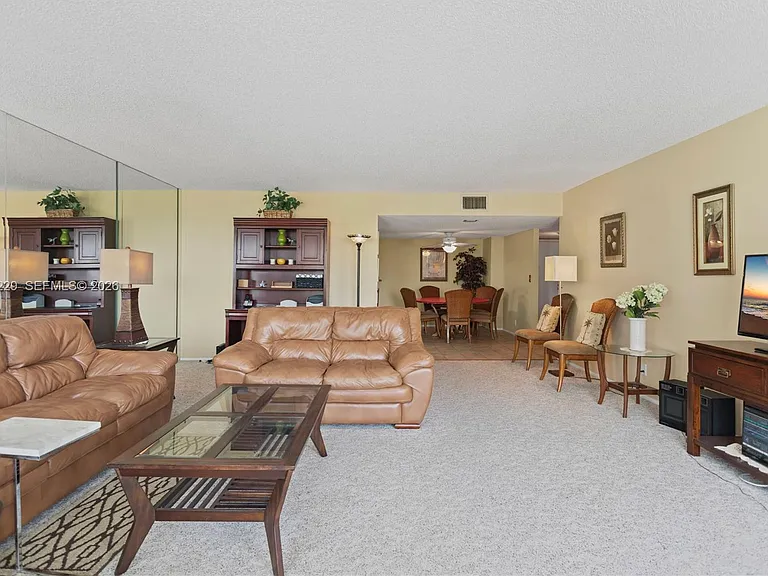4020 Galt Ocean Dr #203 — Photo 29