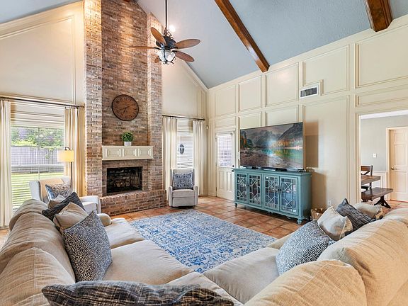 4th image of 15619 Pebble Bend Dr