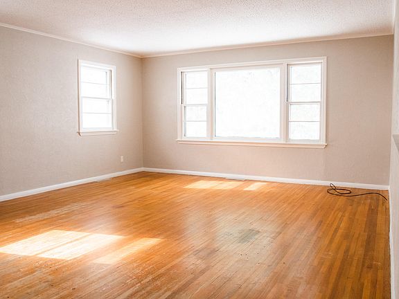 3rd image of 1063 Cleveland Ave
