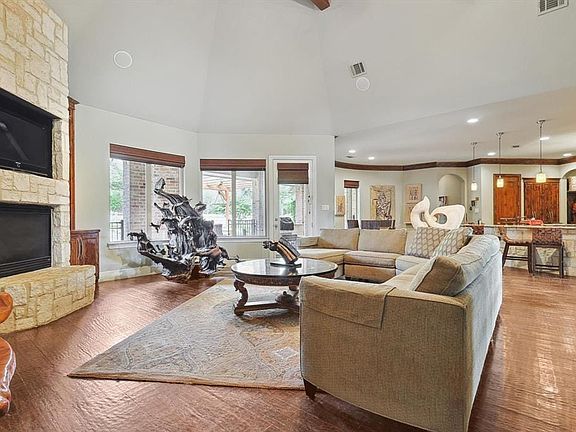 5th image of 104 Burghley Ct