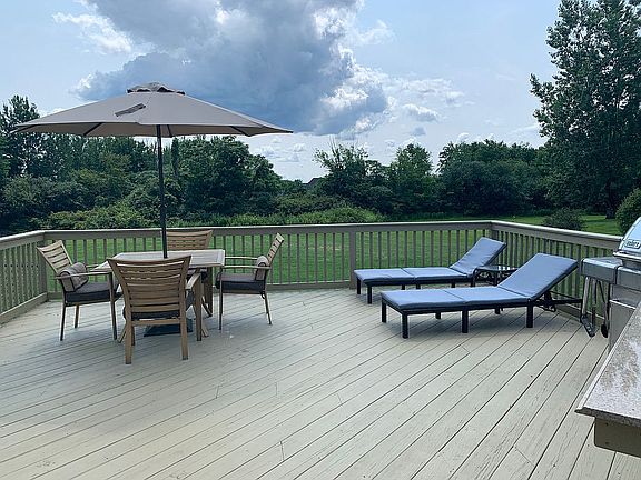 5th image of 10 Silver Springs Dr