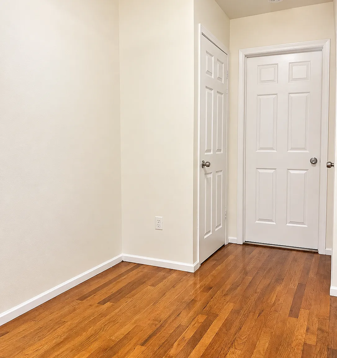 3 bed, 900 sqft, $1,400 — Photo 2