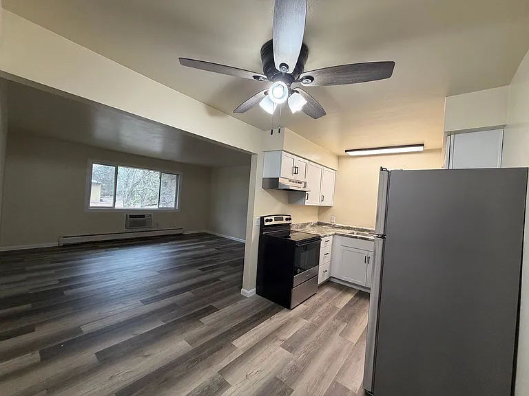 2740 Maple Dr — Photo 10