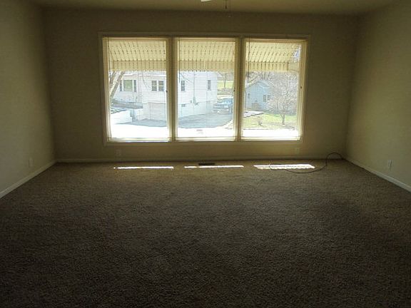 4th image of 1305 Miller St