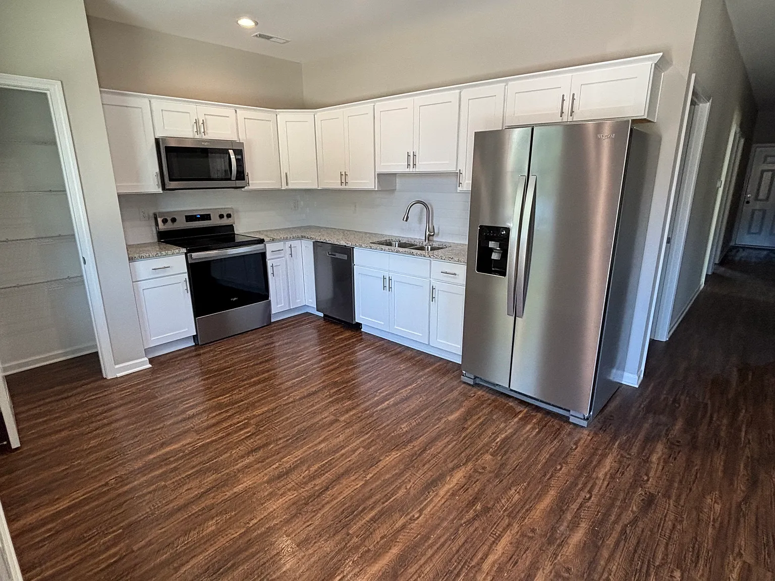 3 bed, 1100 sqft, $1,450 — Photo 2