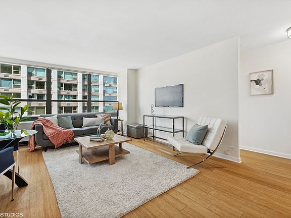 4th image of 3550 N Lake Shore Dr APT 918