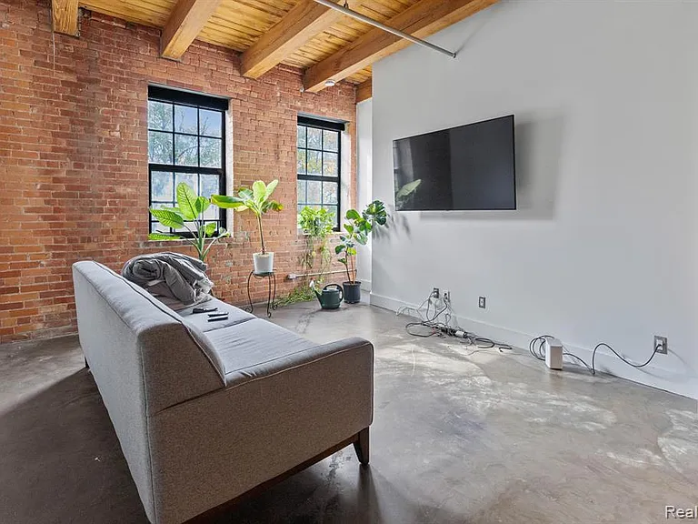 6533 E Jefferson Ave #117 — Photo 9
