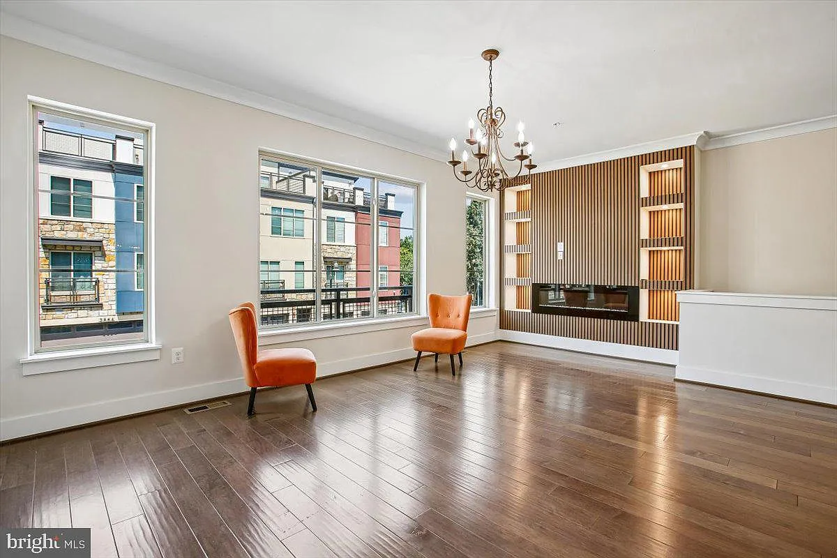 4 bed, 5.0 bath, 2896 sqft, $4,500 — Photo 2