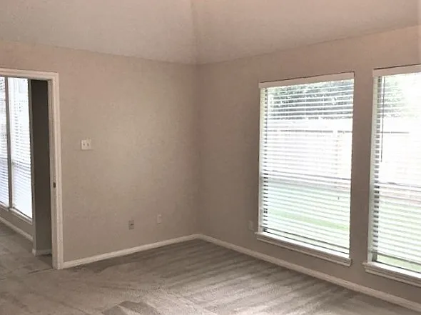 4715 Meadows Edge Ln — Photo 9